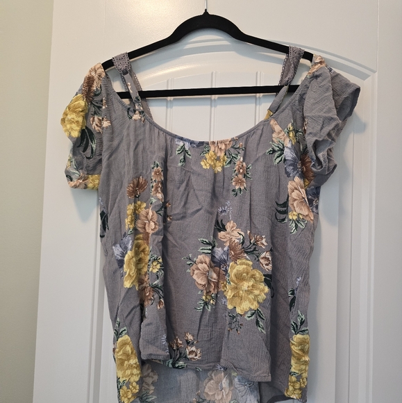 Torrid 00 - Gauze Cold Shoulder Top - Picture 3 of 3